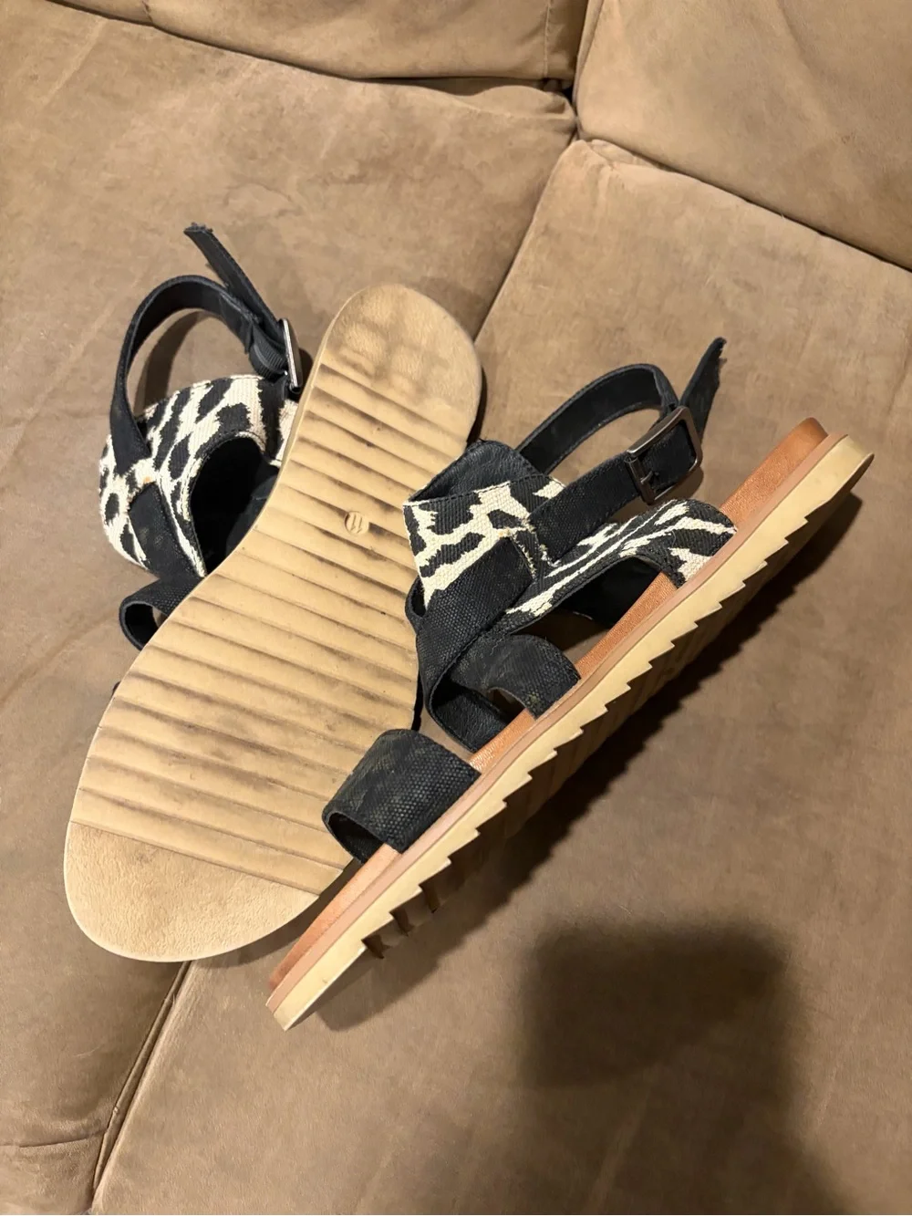 Very G Women’s Black and Tan Leopard Strap Sandals Sz 11